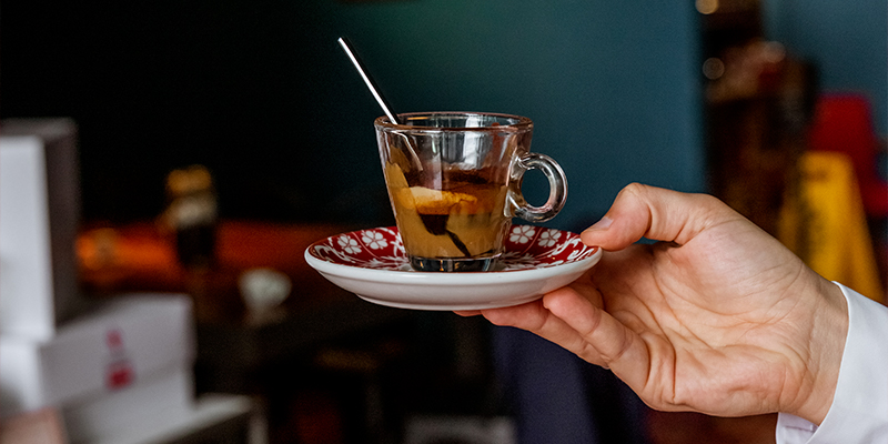 Da dove viene e come si produce il caffè che beviamo ogni mattina 